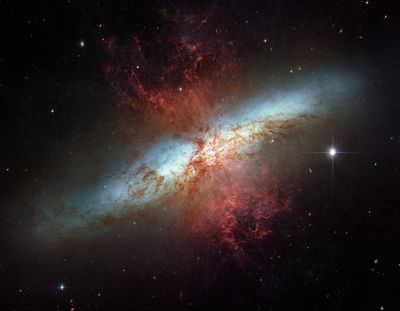 Happy Sweet Sixteen, Hubble Telescope! – Starburst Galaxy M82