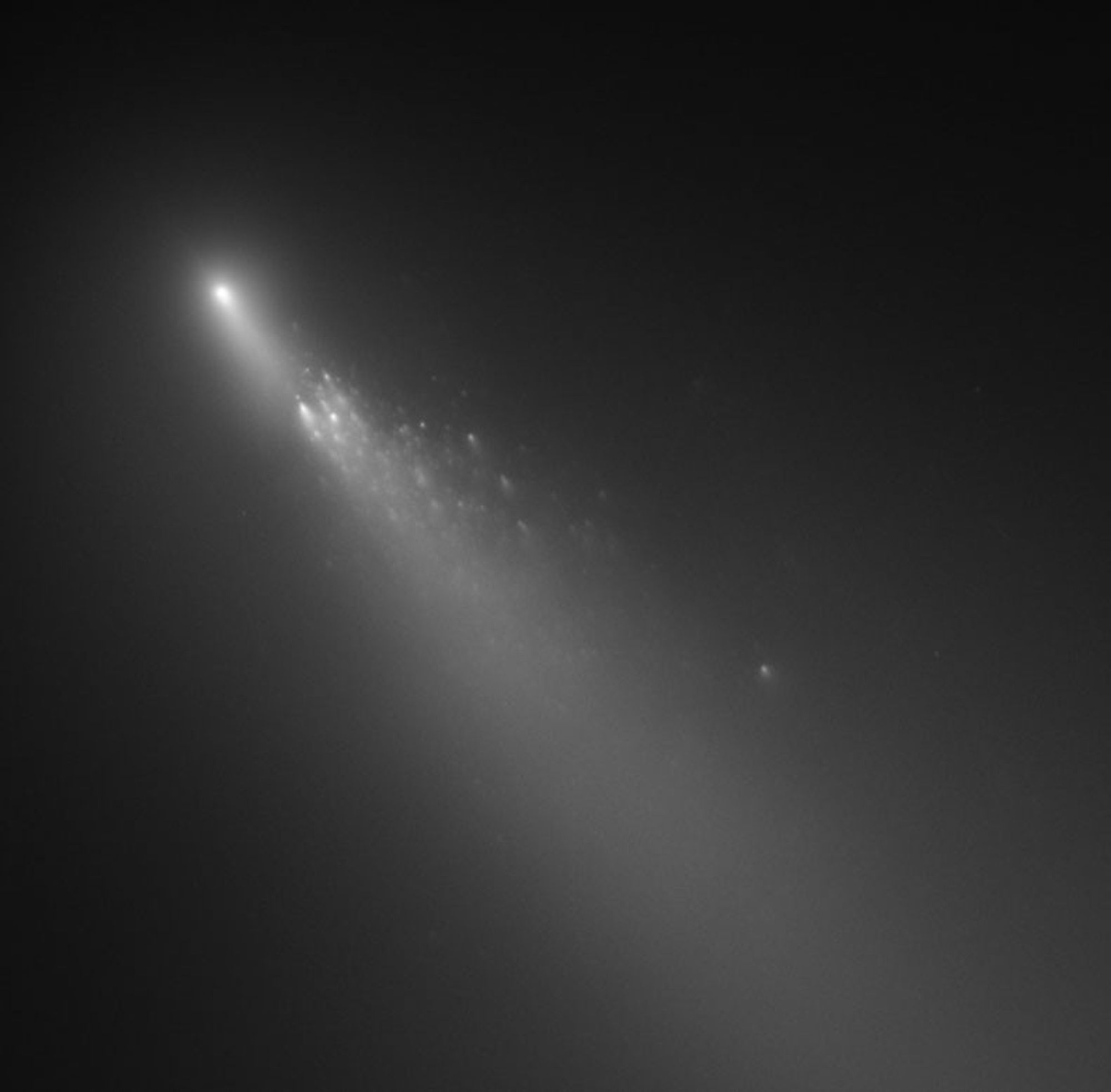 Comet 73P/Schwassmann-Wachmann 3 - Fragment B - HST: Apr. 18, 2006