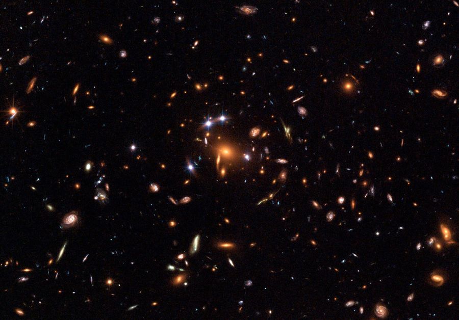 Hubble Captures a "Five-Star" Rated Gravitational Lens