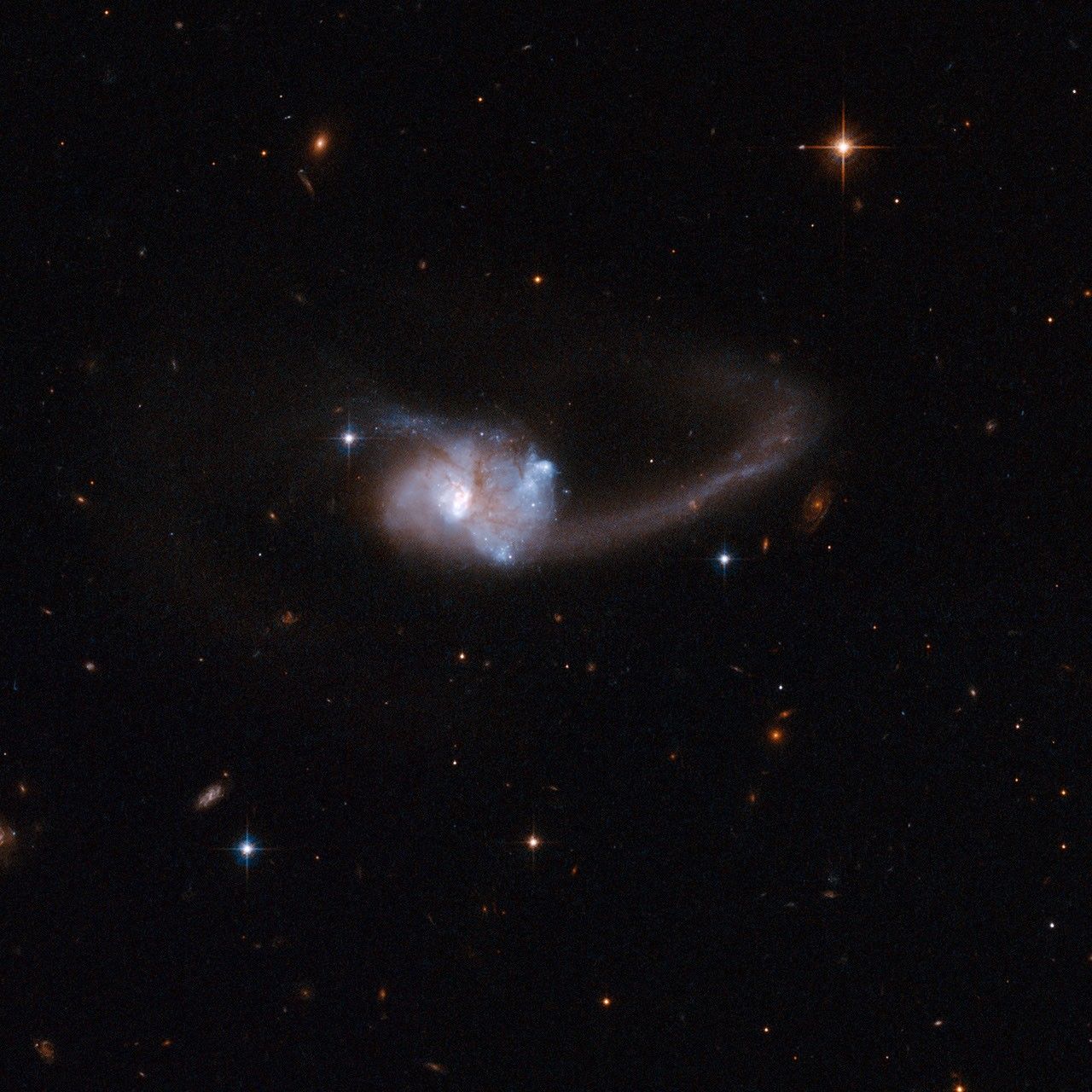 Hubble Interacting Galaxy ESO 286-19