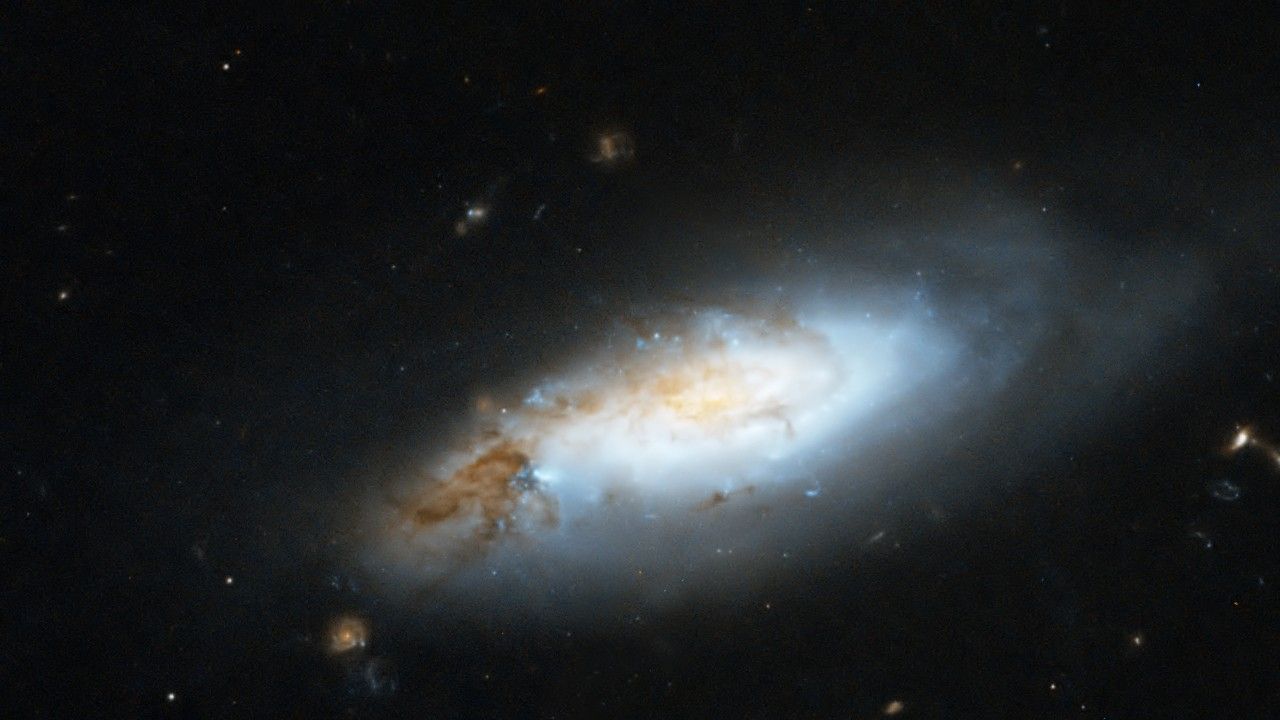 Hubble Focuses on Coma Cluster of Galaxies (Zoom and Pan)