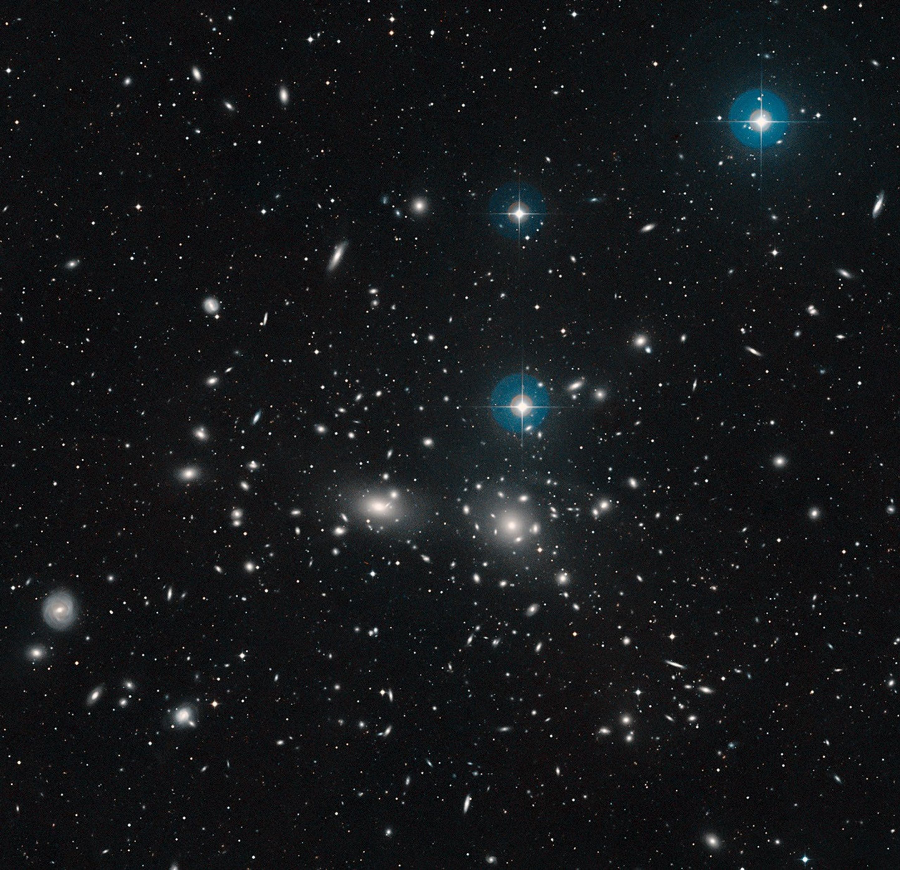 Labeled DSS Image of the Coma Cluster