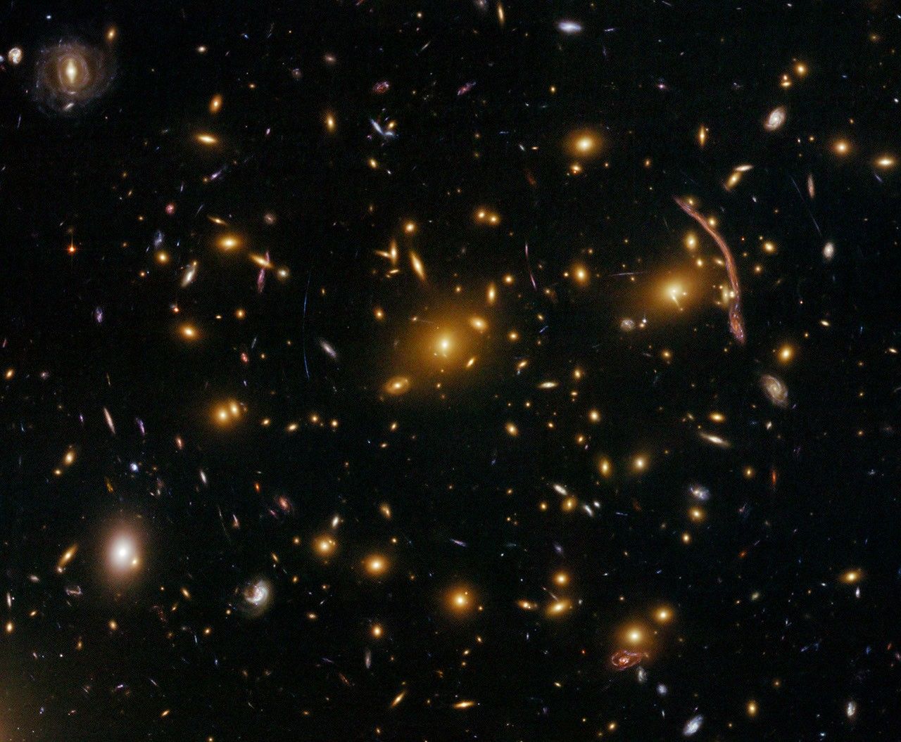 Gravitational Lensing in Galaxy Cluster Abell 370