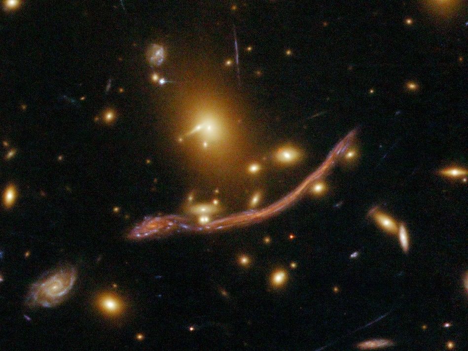 Gravitational Lens Detail in Abell 370