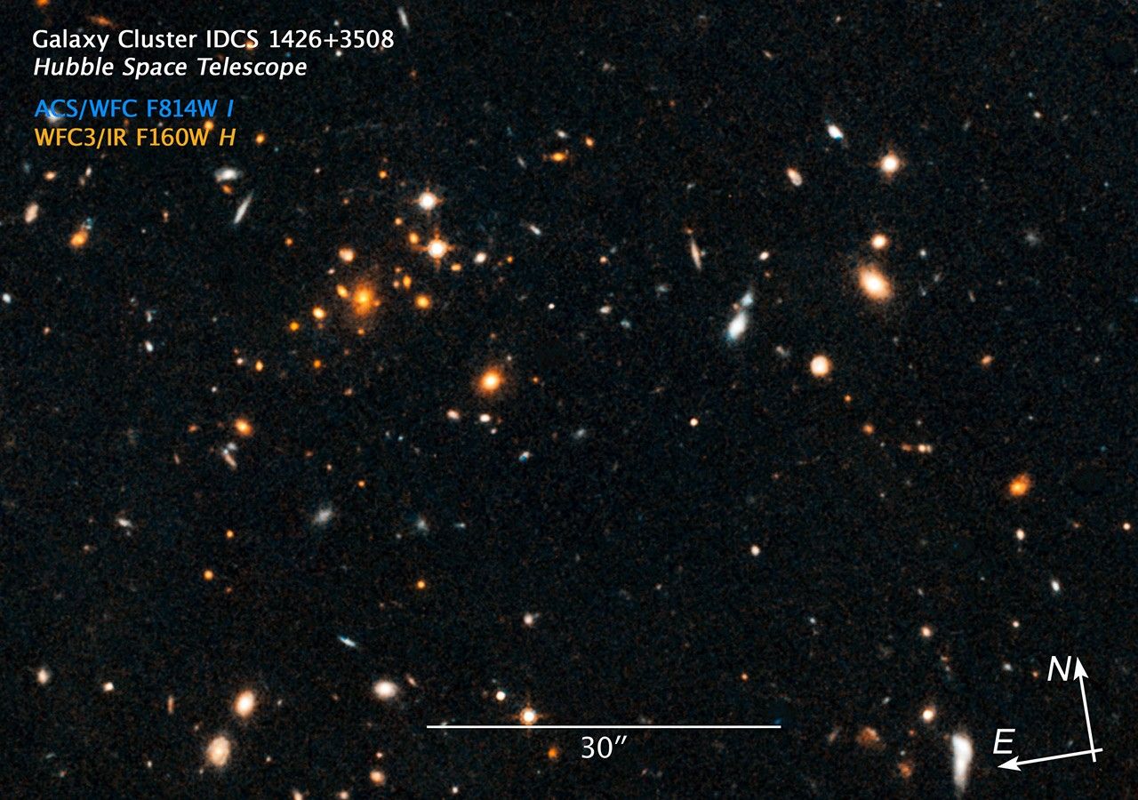 Compass and Scale Image of IDCS J1426.5+3508