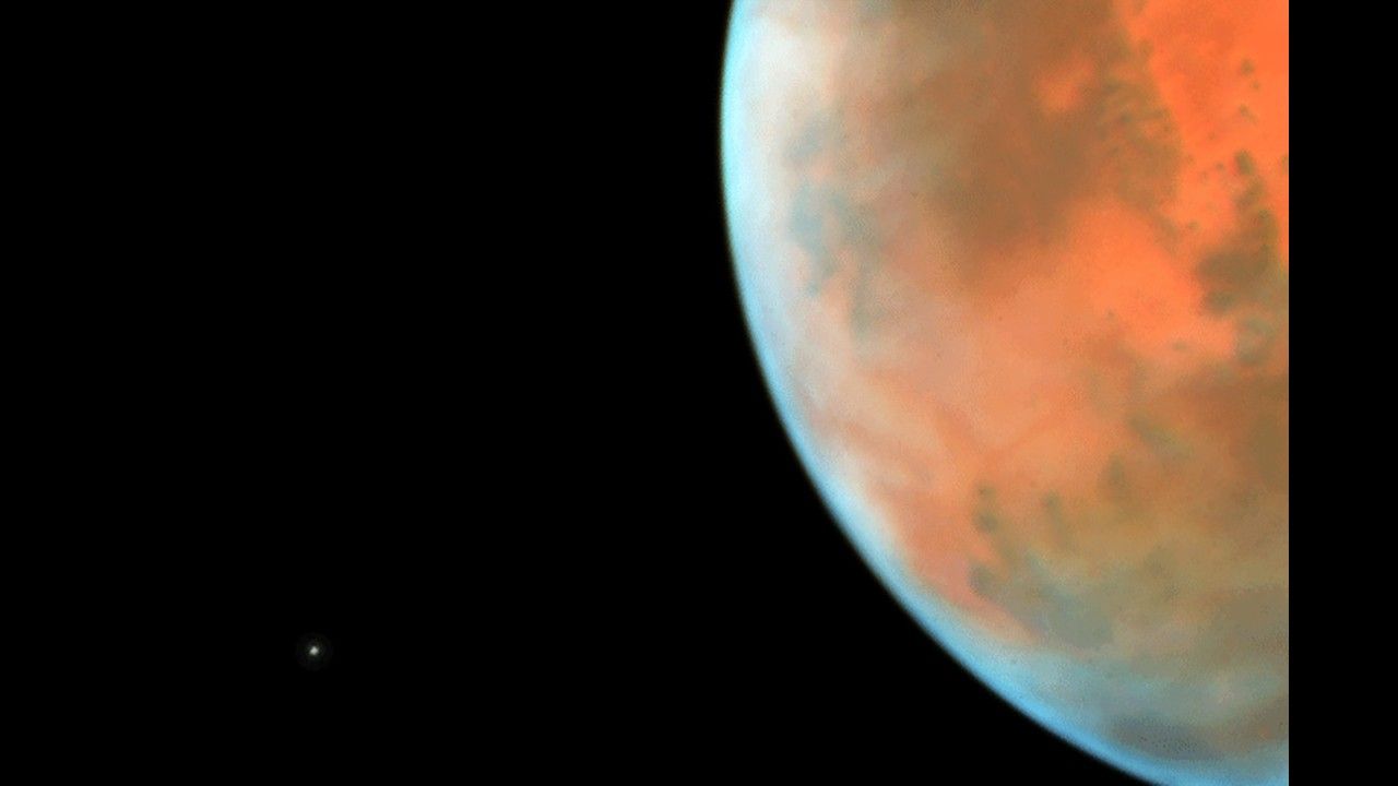 Time-lapse of Phobos in Orbit around Mars