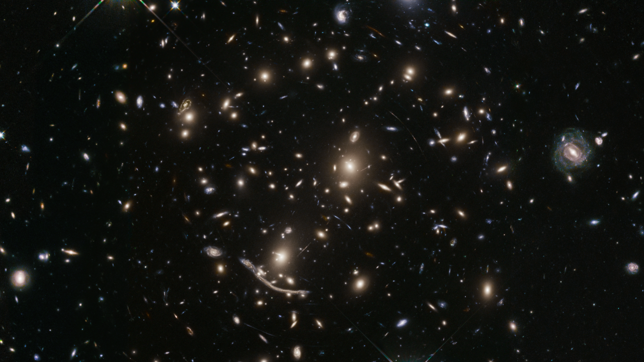 Zoom into Abell 370