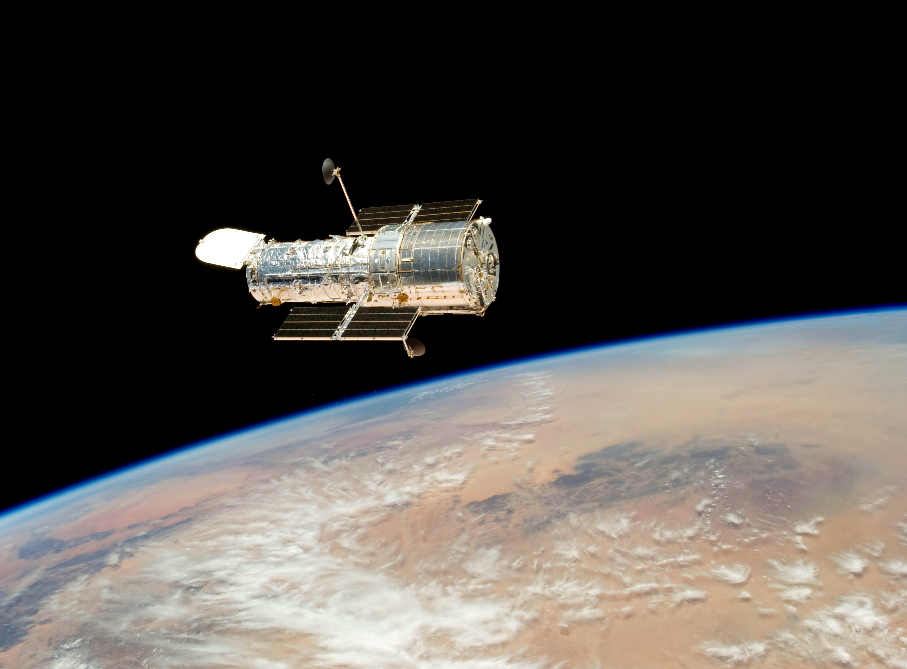 Hubble in Earth orbit (May 2009)