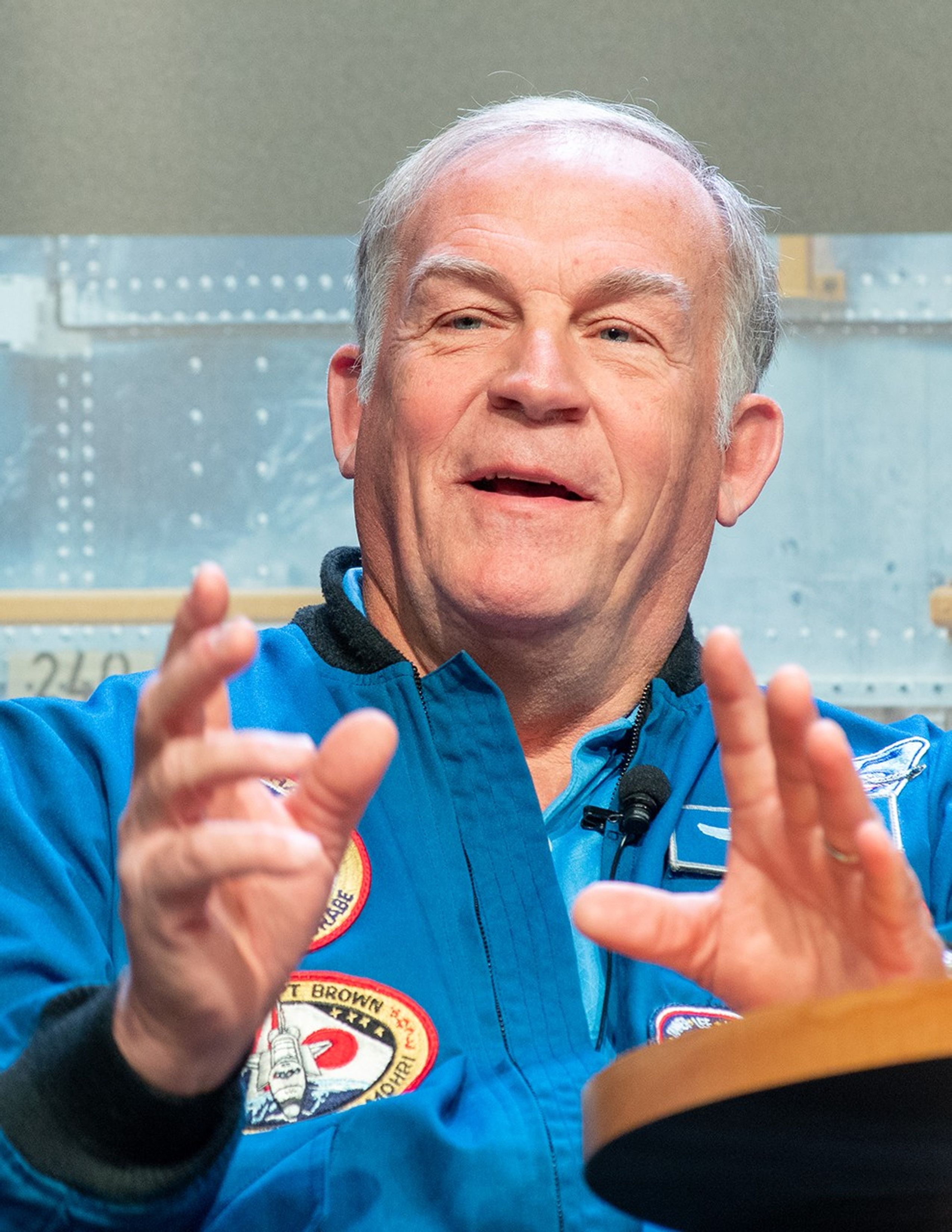 Astronaut Mark Lee speaks to the audience.