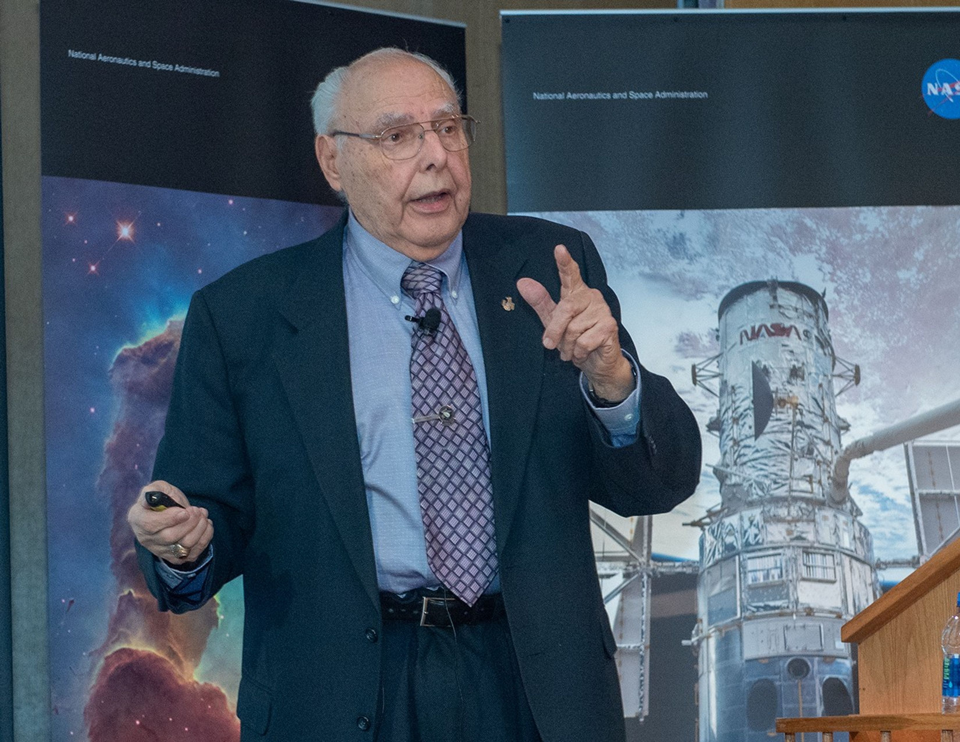 Frank Cepollina speaks to the audience.