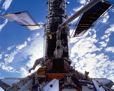 Prepping a Fine Guidance Sensor for Return to Earth (1999)