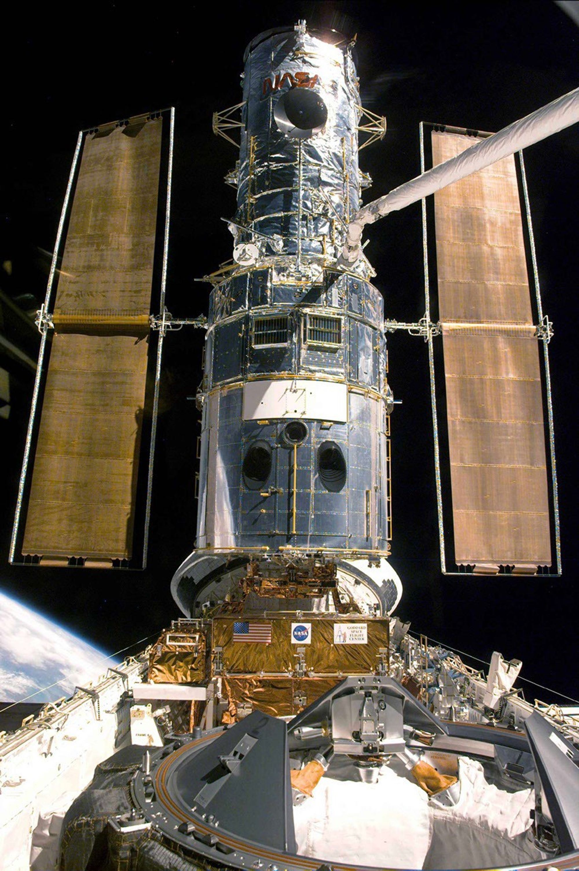 Hubble Docked with Discovery (1999)