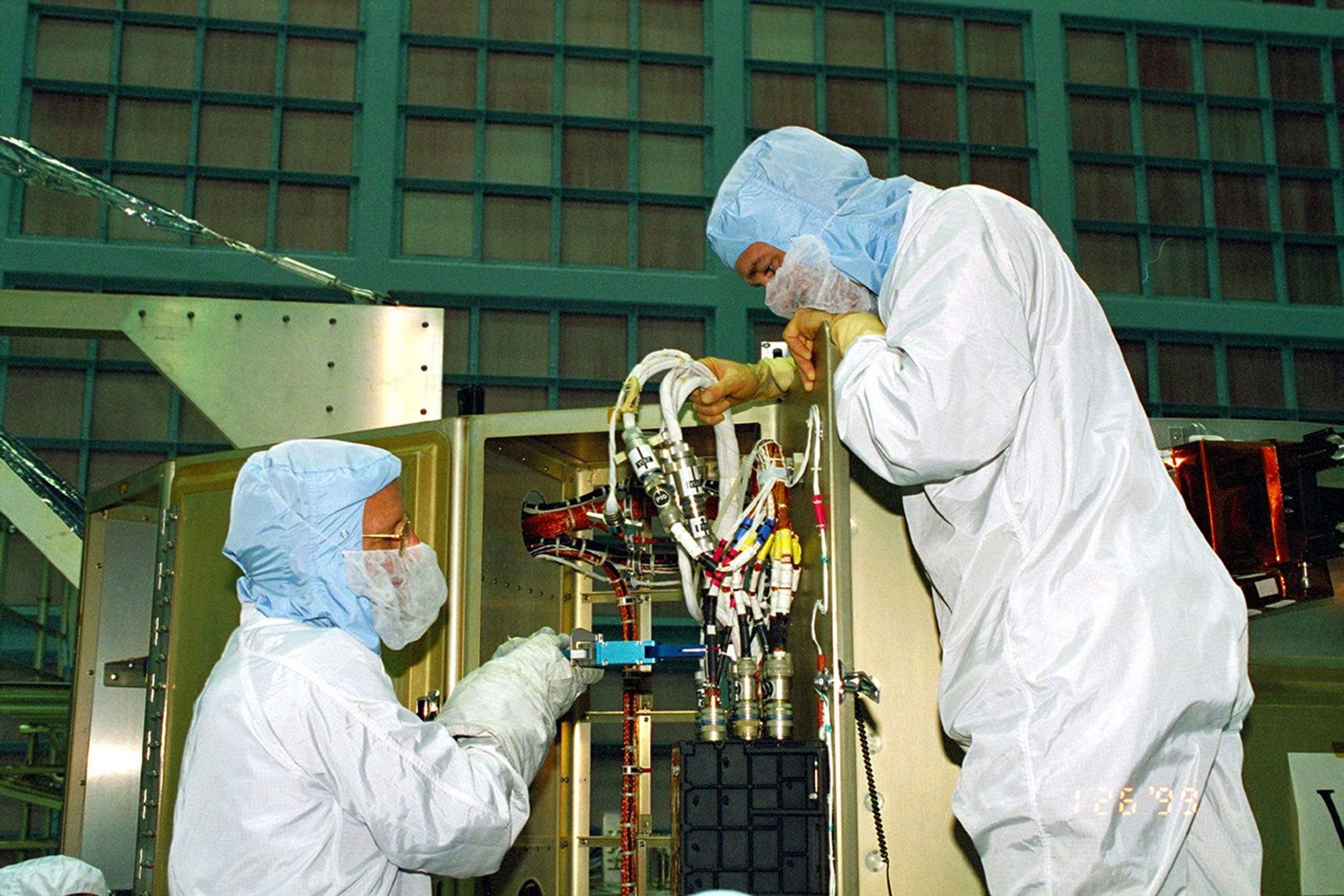
			Astronauts Training to Repair Hubble (1999) - NASA Science			
