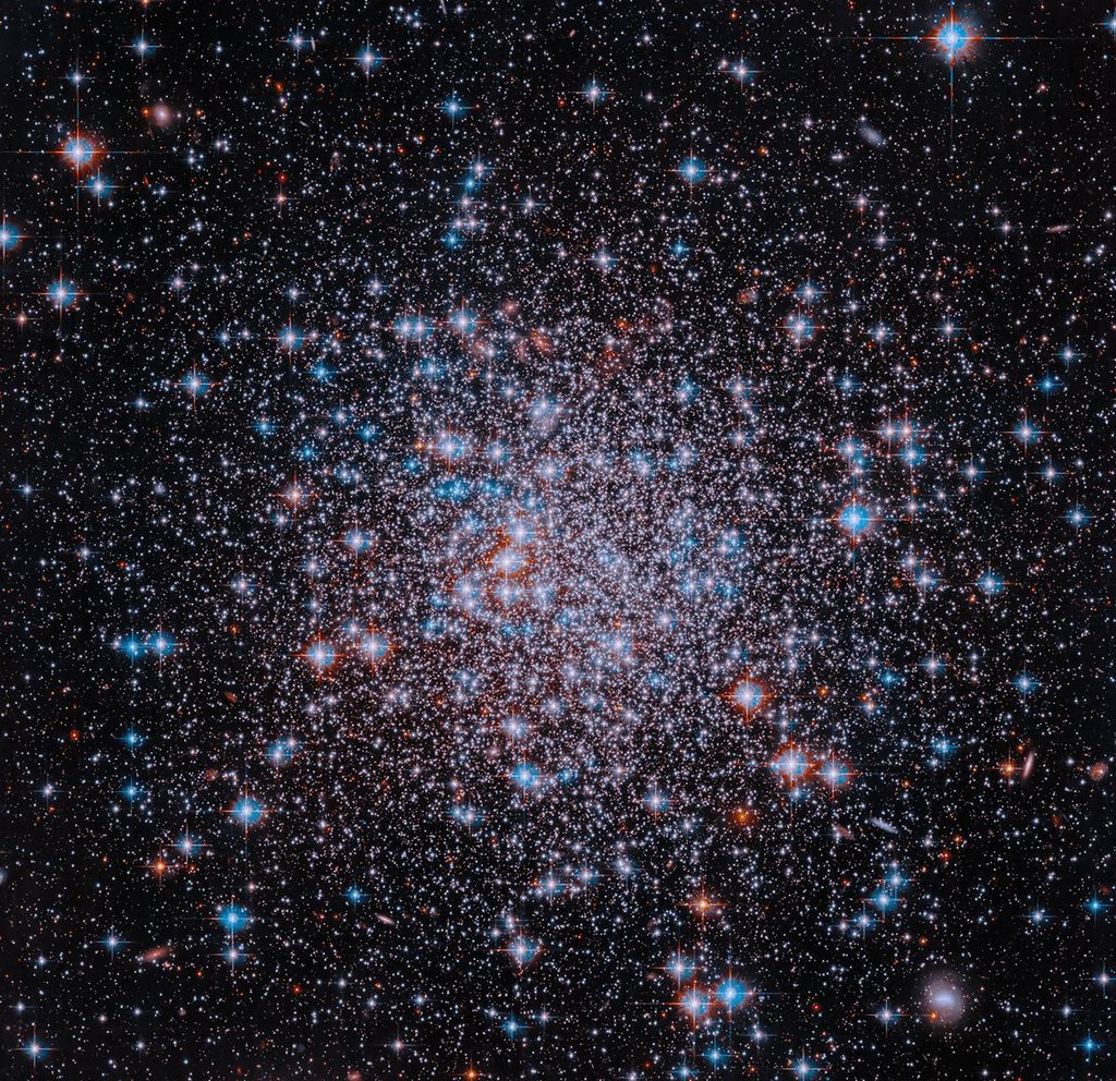 NASA’s Hubble Spies Stellar Sparkler for July 4th