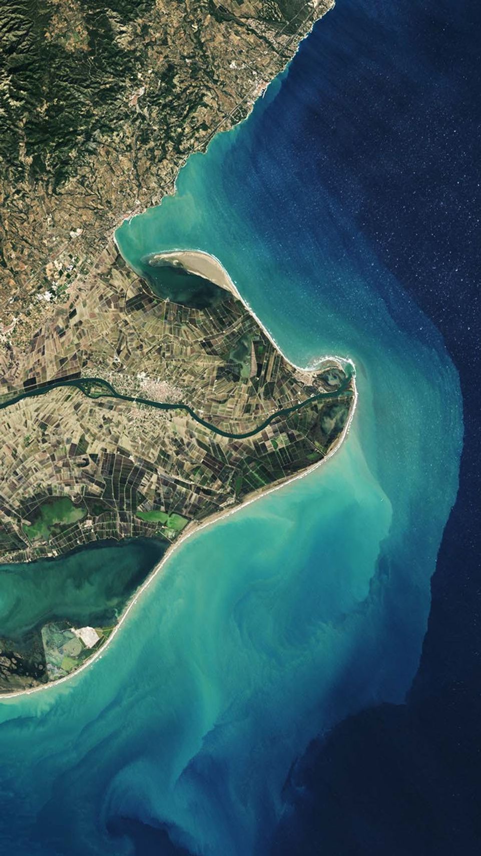 A natural-color Landsat satellite image of Riumar, Spain.