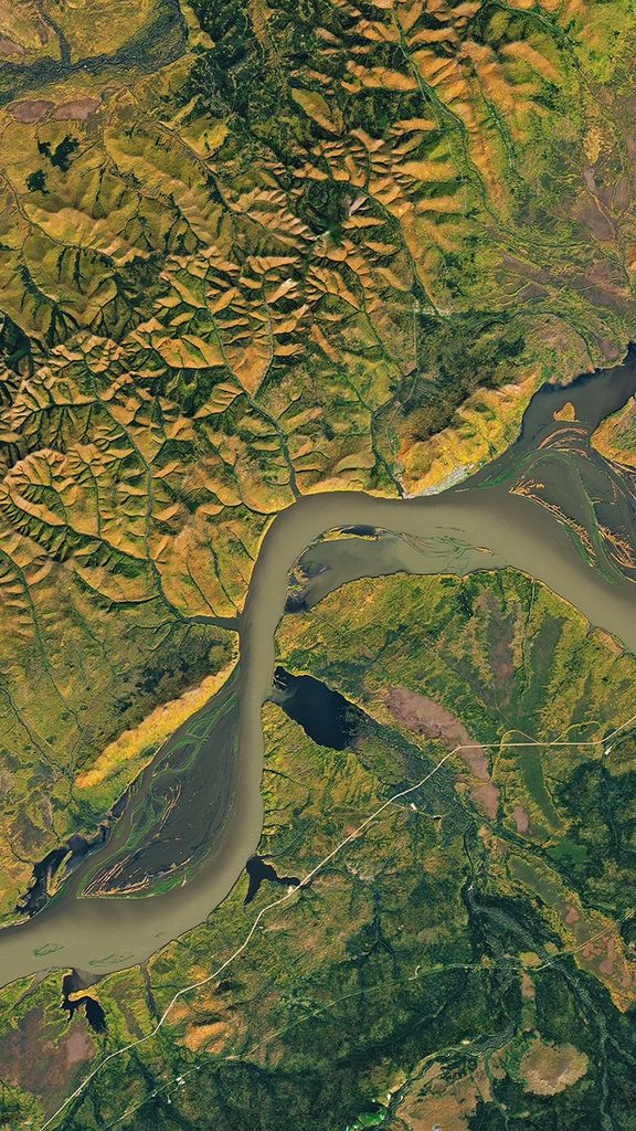 A natural-color Landsat satellite image of the Amur River.