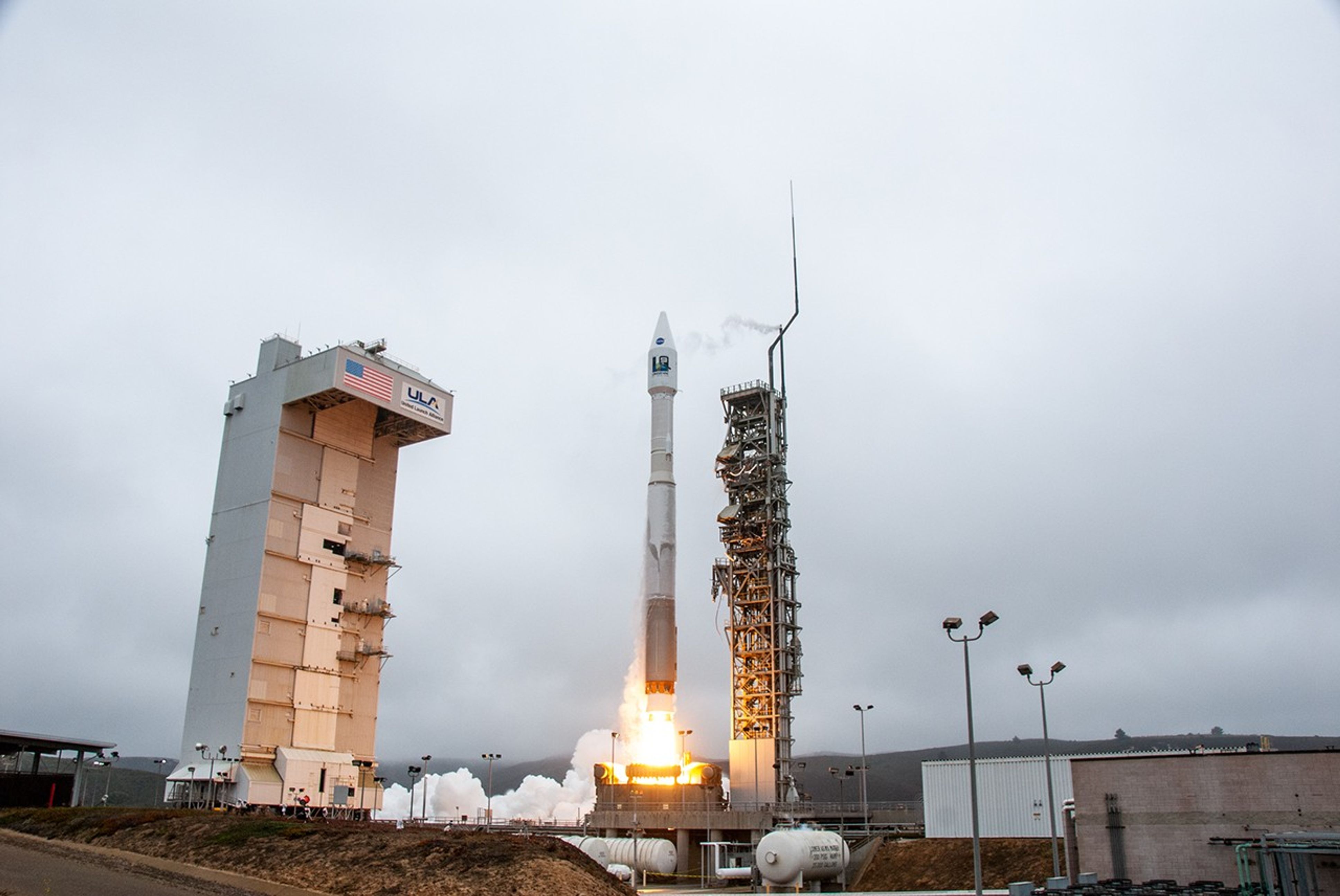 NASA’s Landsat 9 satellite launches on a United Launch Alliance Atlas V 401 rocket from Space Launch Complex 3 at Vandenberg Space Force Station in California on Sept. 27, 2021. Launch time was 2:11 p.m. EDT (11:11 a.m. PDT). The launch is managed by NASA’s Launch Services Program, based at the agency’s Kennedy Space Center in Florida. Landsat 9 will join its sister satellite, Landsat 8, in orbit in collecting images from across the planet every eight days. This calibrated data will continue the Landsat program’s critical role in monitoring the health of Earth and helping people manage essential resources, including crops, irrigation water, and forests. NASA Goddard manages the Landsat 9 mission. Goddard teams also built and tested one of the two instruments on Landsat 9, the Thermal Infrared Sensor 2 (TIRS-2) instrument. TIRS-2 will use thermal imaging to make measurements that can be used to estimate soil moisture and detect the health of plants.