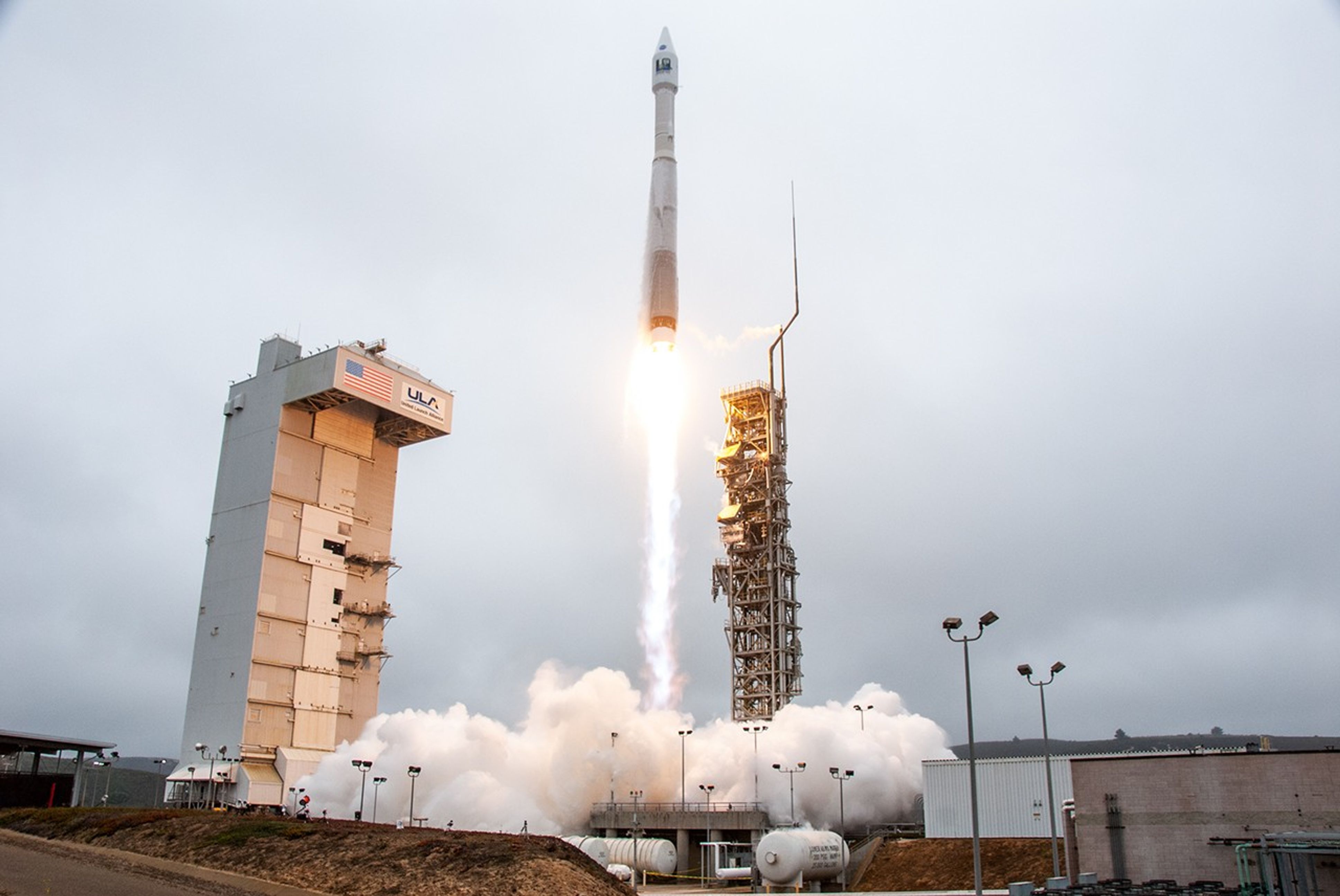 NASA’s Landsat 9 satellite launches on a United Launch Alliance Atlas V 401 rocket from Space Launch Complex 3 at Vandenberg Space Force Station in California on Sept. 27, 2021. Launch time was 2:11 p.m. EDT (11:11 a.m. PDT). The launch is managed by NASA’s Launch Services Program, based at the agency’s Kennedy Space Center in Florida. Landsat 9 will join its sister satellite, Landsat 8, in orbit in collecting images from across the planet every eight days. This calibrated data will continue the Landsat program’s critical role in monitoring the health of Earth and helping people manage essential resources, including crops, irrigation water, and forests. NASA Goddard manages the Landsat 9 mission. Goddard teams also built and tested one of the two instruments on Landsat 9, the Thermal Infrared Sensor 2 (TIRS-2) instrument. TIRS-2 will use thermal imaging to make measurements that can be used to estimate soil moisture and detect the health of plants.