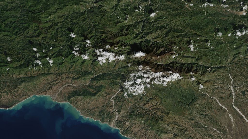 Landsat image of Macaya National Park in the western end of Haiti.