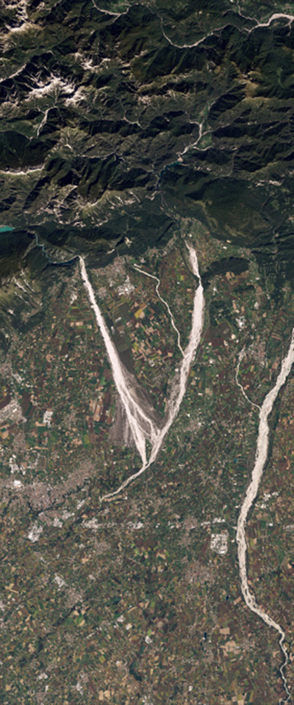 Landsat satellite image shows dry river beds that form the capital letter V and are surrounded by rectangular shapes that are croplands.