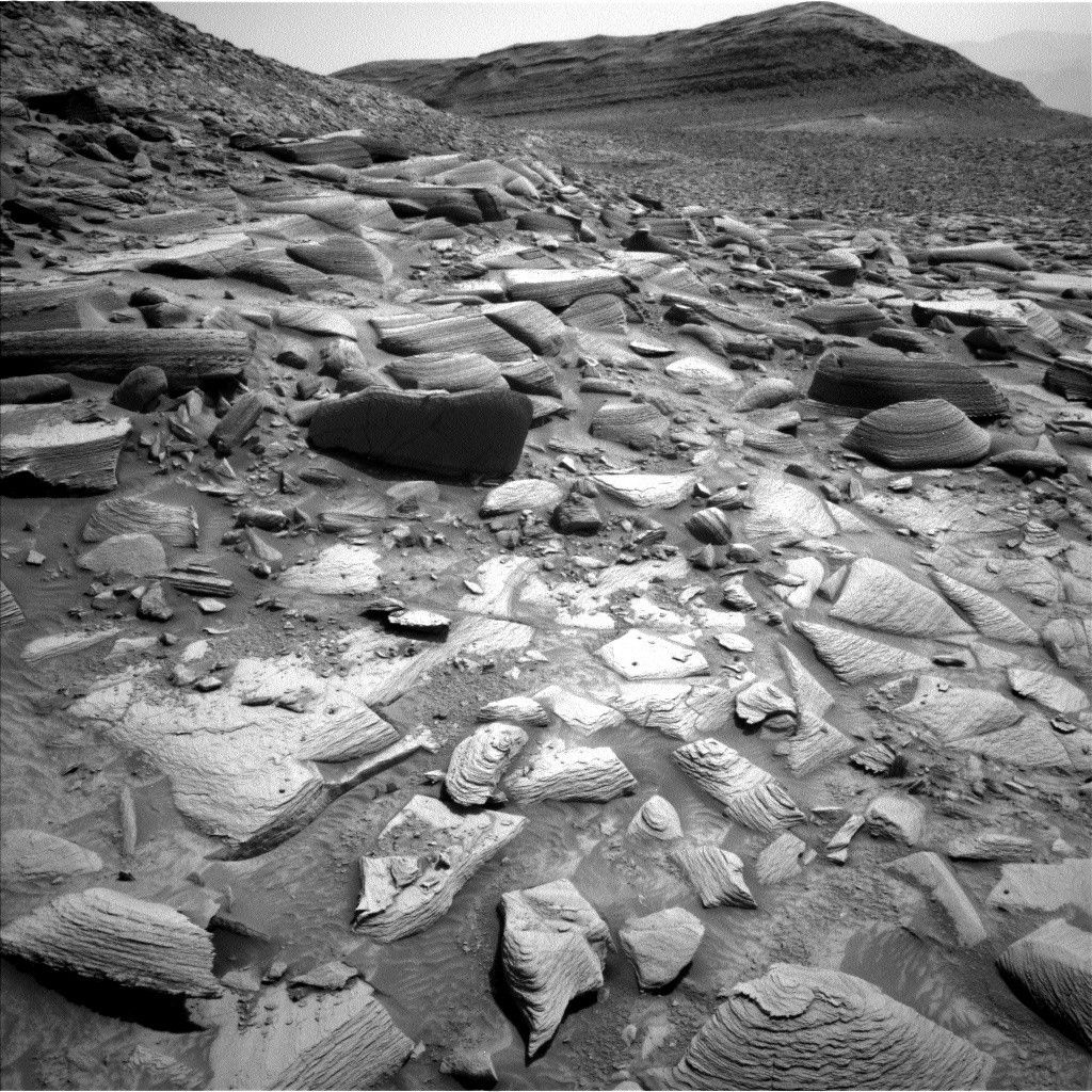 Sols 4391-4392: Rounding the Bend