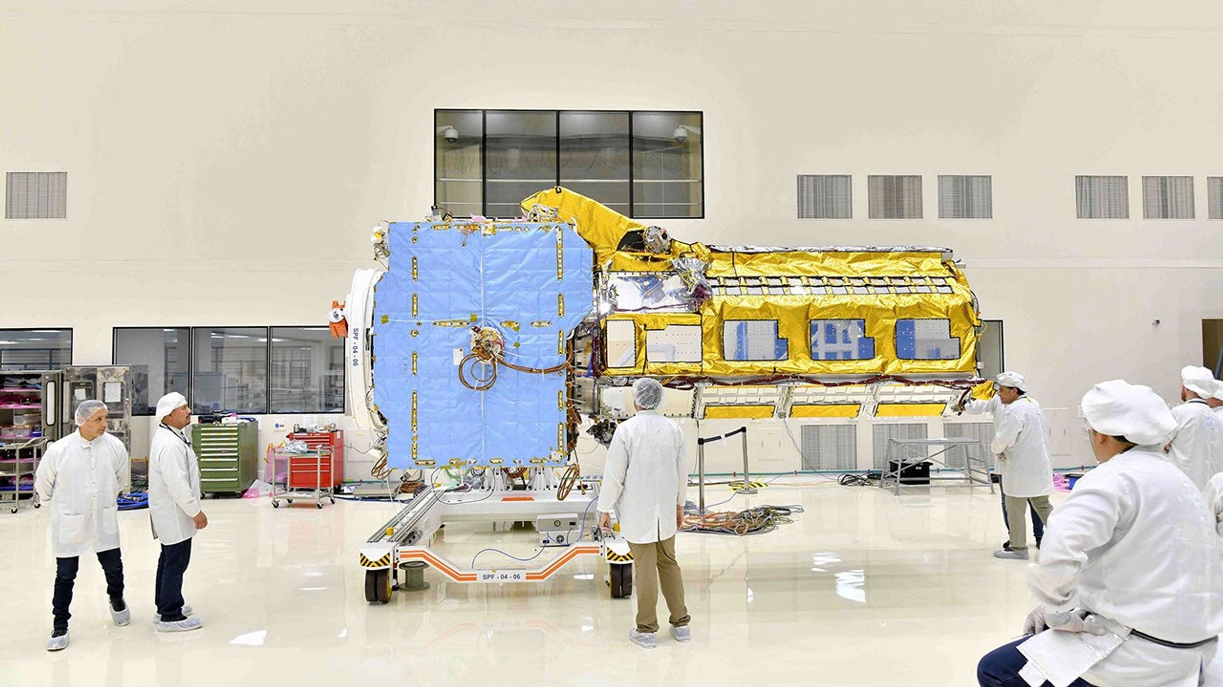Engineers joined the two main components of NISAR – the spacecraft bus and the radar instrument payload – in an ISRO clean room in Bengaluru, India, in June. The payload arrived from NASA’s Jet Propulsion Laboratory in Southern California in March, while the bus was built at the ISRO facility.