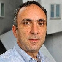 Dara Entekhabi headshot