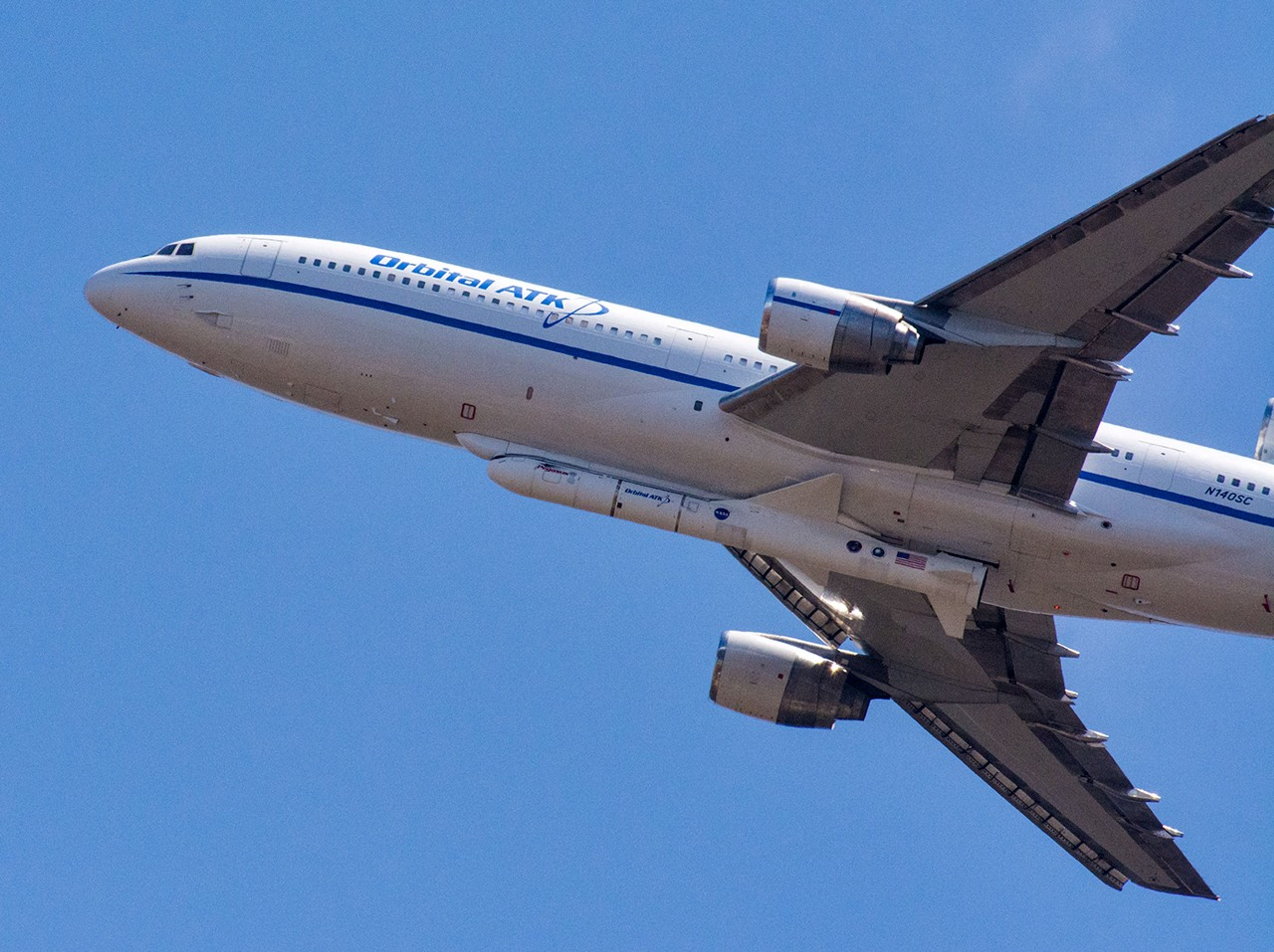 Photo of Northrop Grumman’s Stargazer aircraft with a Pegasus XL rocket attached.