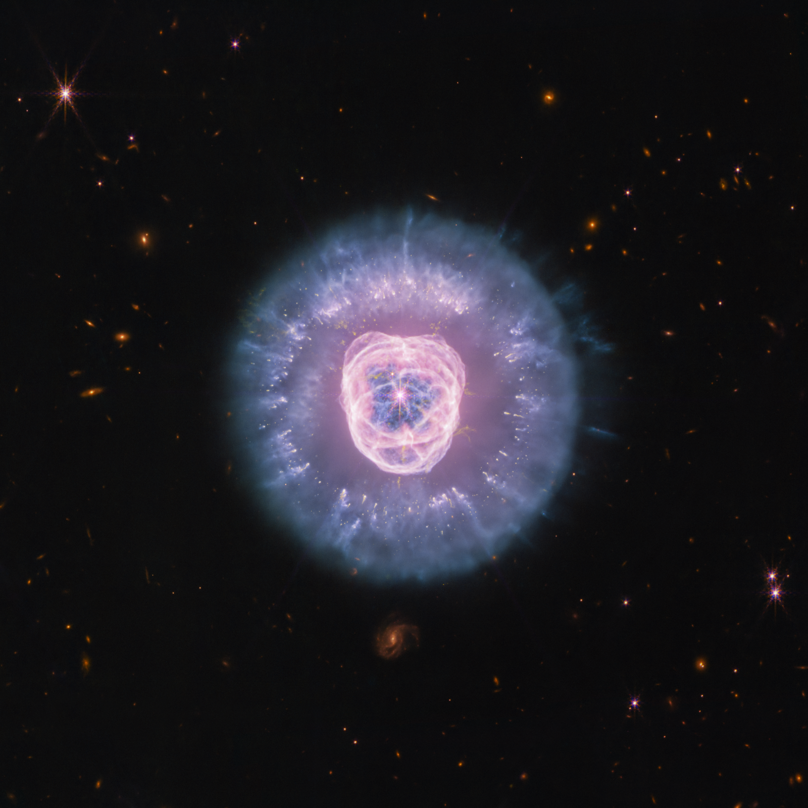 NGC 2392, Nebulosa del León, observada por el telescopio espacial James Webb con NIRCam y MIRI