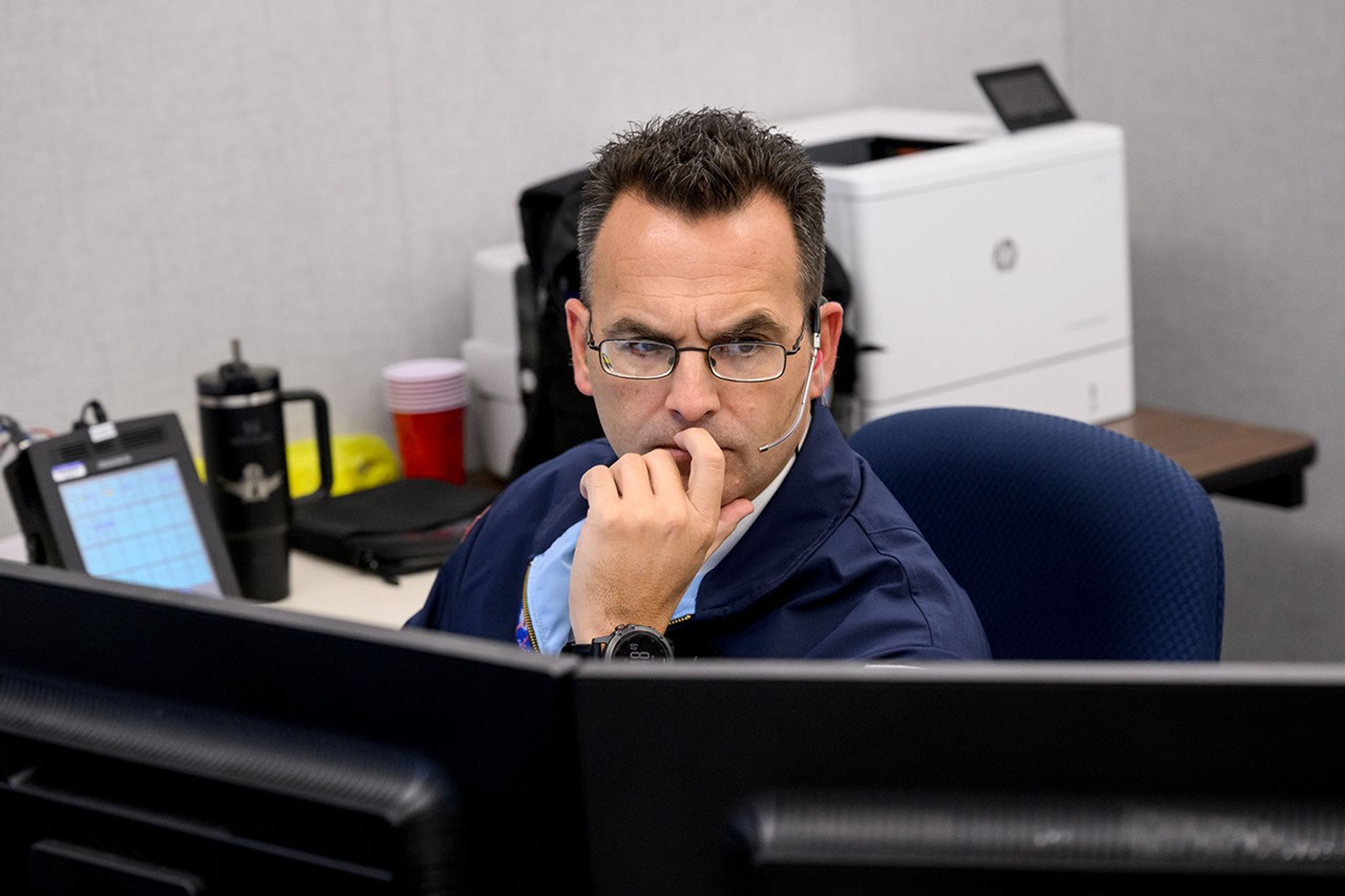 Flight director Paul Konyha follows moonwalk activities during the Artemis III Virtual Reality Mini-Simulation at NASA’s Johnson Space Center in Houston. The simulation was a test of using VR as a training method for flight controllers and science teams’ collaboration on science-focused traverses on the lunar surface.