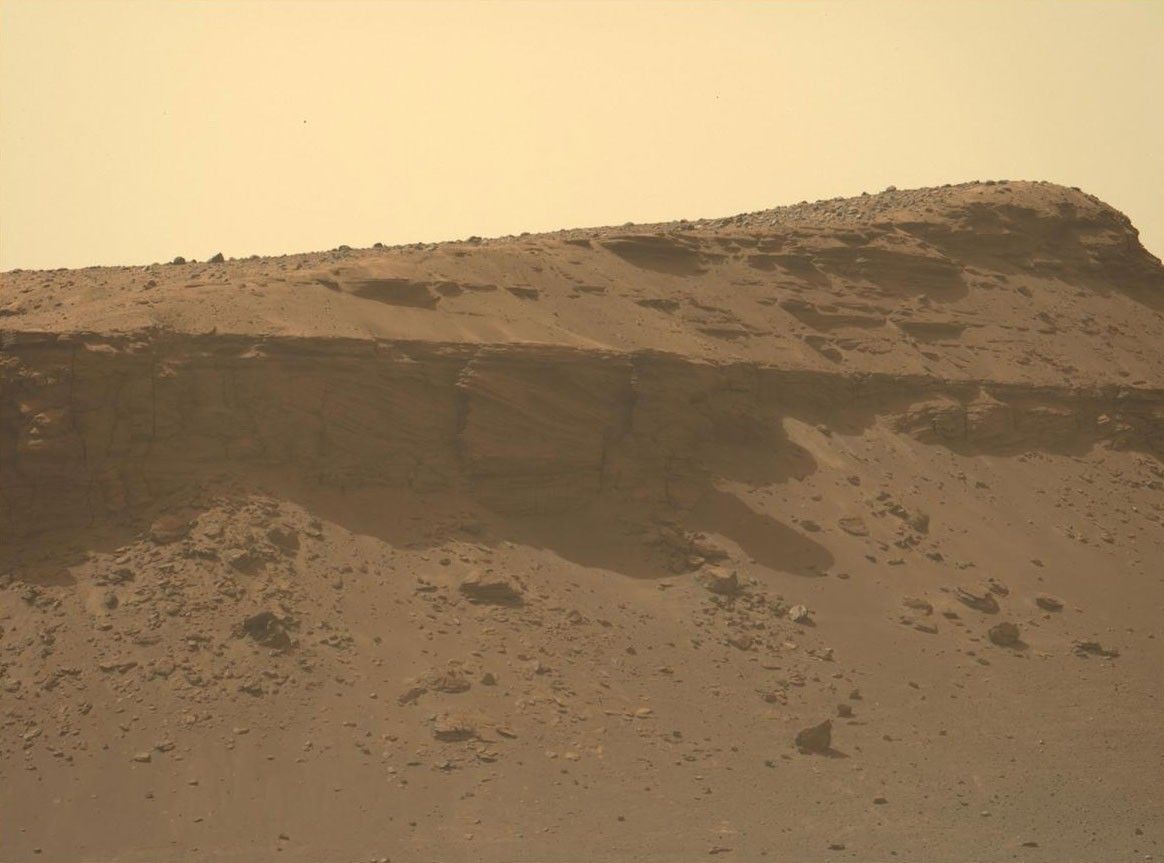 The Mastcam-Z instrument snapped this close up of ‘Kodiak’, a remnant from when the delta was more extensive. The Mars 2020 team has had eyes on Kodiak since last year, but now we can see details that weren’t previously visible. This raw image has been stretched to better highlight features in the middle of the image. This image was acquired on April 14, 2022 (Sol 409) at the local mean solar time of 10:06:40.