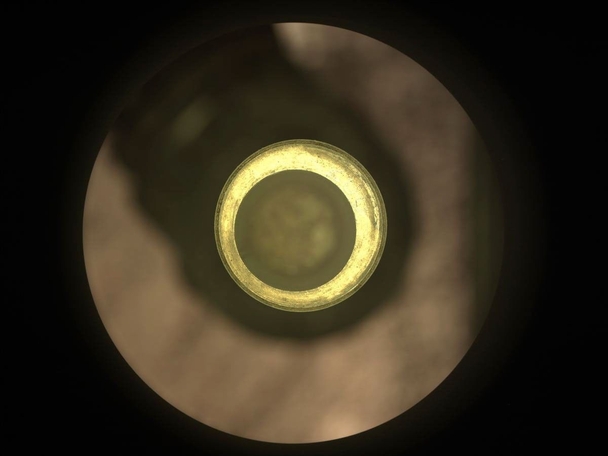 This image shows the front of a sample tube. From here you can see the wide side and the thin side. The is the “eccentric” feature that lets the sample tube move into and out of alignment with the coring bit.