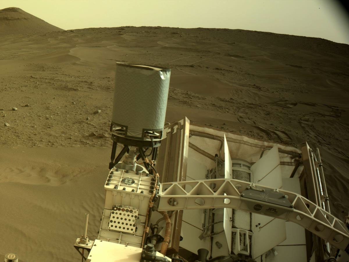 This view is behind the rover towards the south, and the edge of the Kodiak mound is visible on the left side of the image.