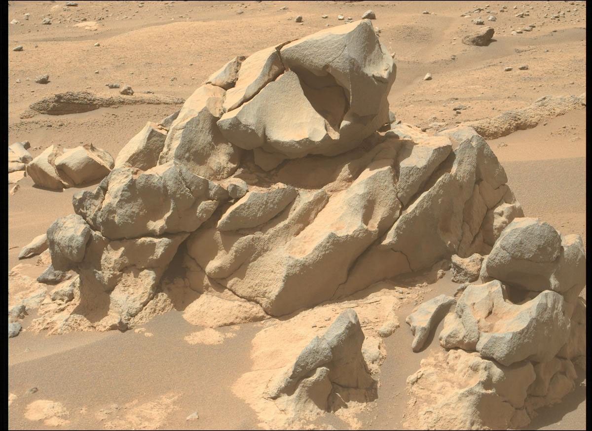 Perseverance imaged this rock target, Barrabiddy, to investigate its emplacement and textures.