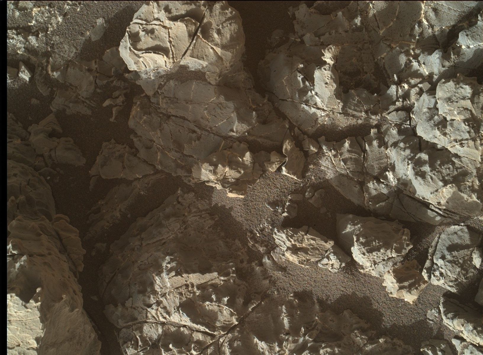 Sols 1934-1936: Science at Location e of the Vera Rubin Ridge Campaign - NASA Science