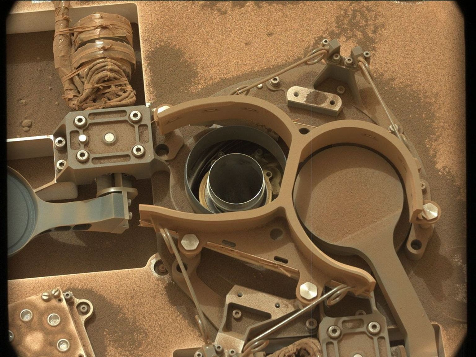 Sols 2157-2158: I'll Take the Quela To Go, Please!