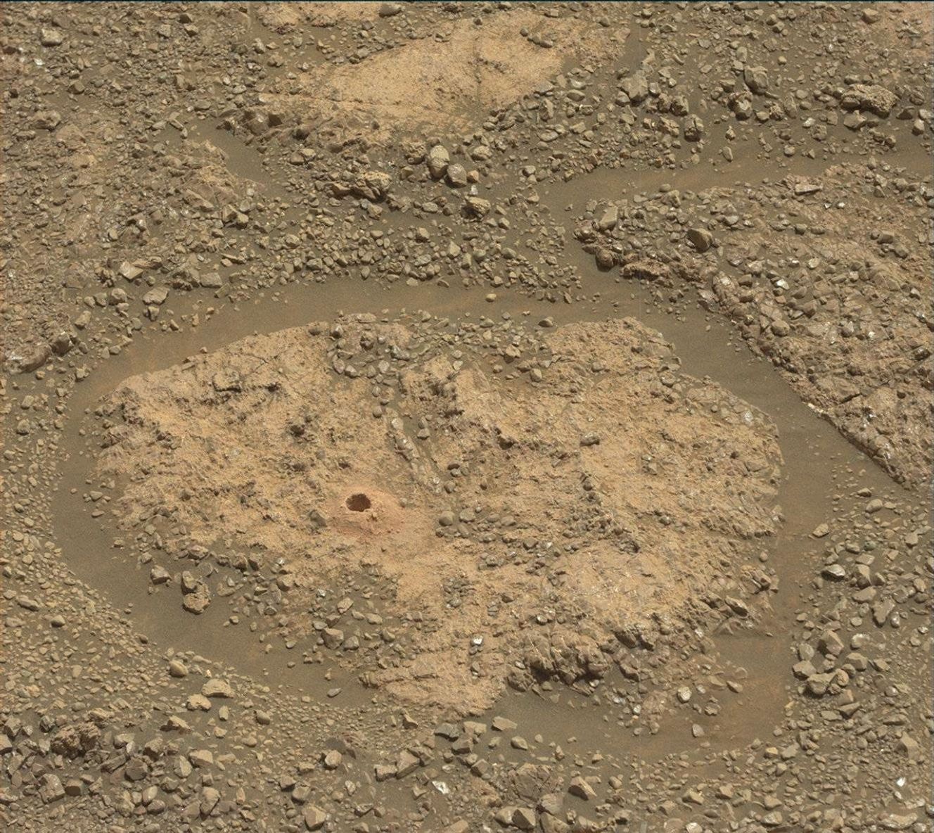 Sols 2265-2275: Curiosity planning for the holidays