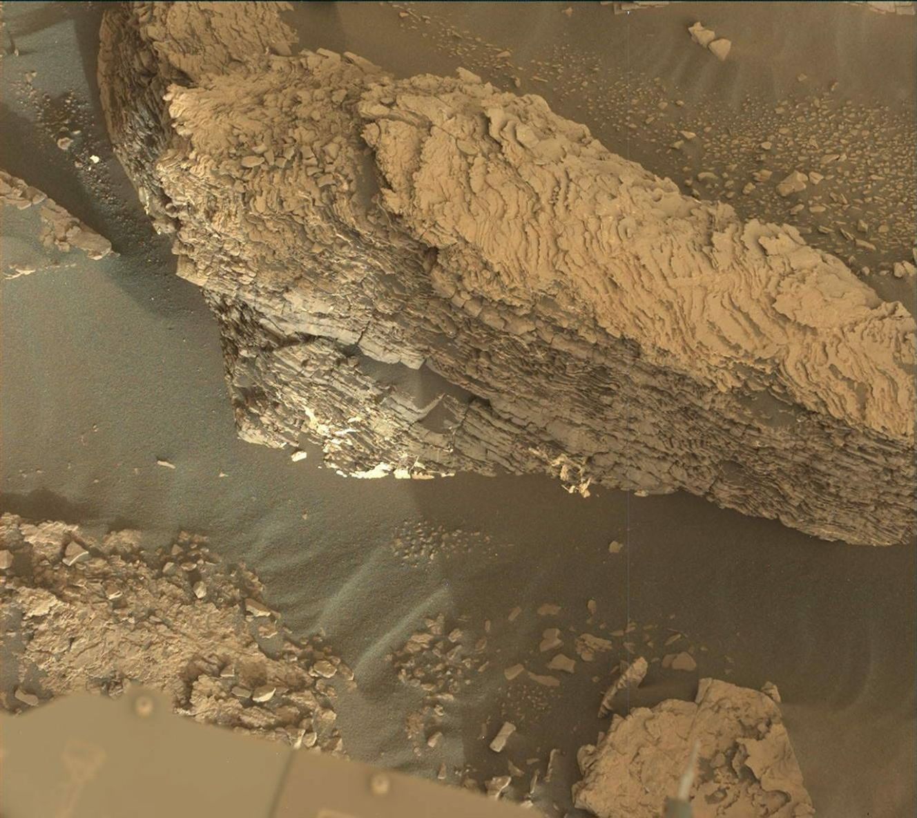 Sols 2463-2464: A Fountain of Data