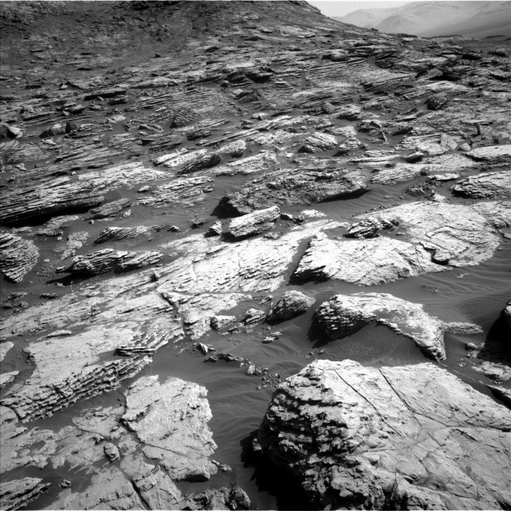 Sol 2572-2573: Central Butte Rocks