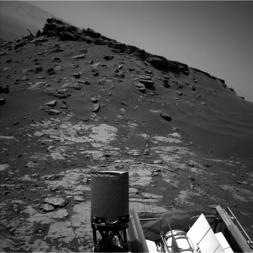 View of the martian terrain, tilted.