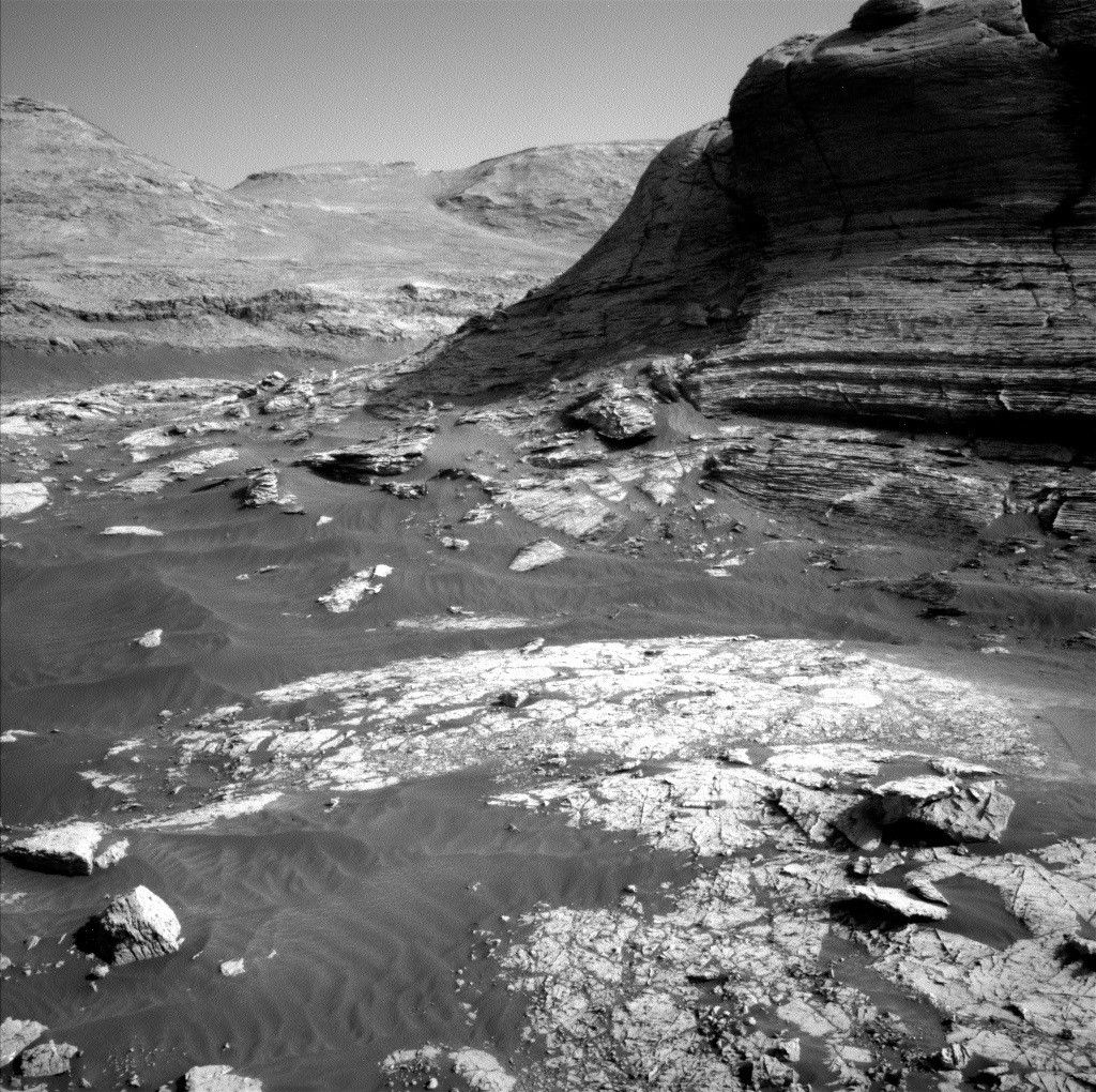 A flat patch of bright outcrop on Mars