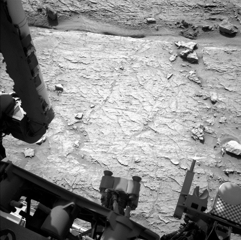 Parts of the Curiosity rover and Mars terrain