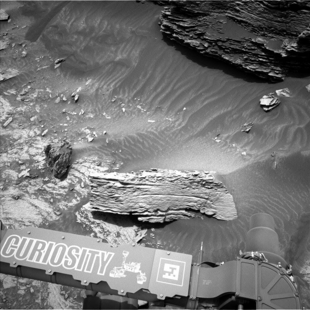 Left Navigation camera showing the “Toron” float block, and “The Prow” in the background.