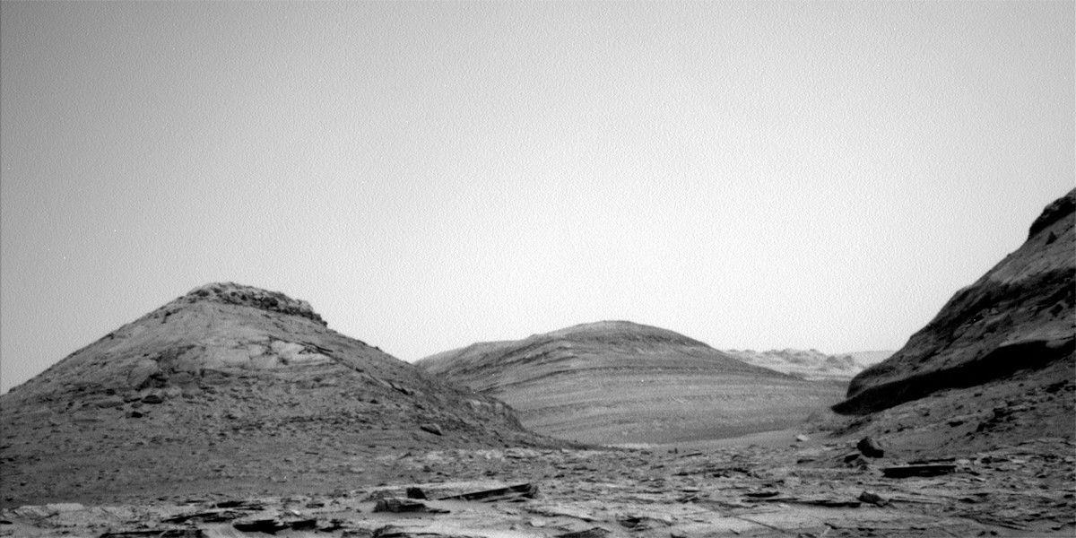 This image was taken by Left Navigation Camera onboard NASA's Mars rover Curiosity on Sol 3515 (2022-06-26 19:35:29 UTC).