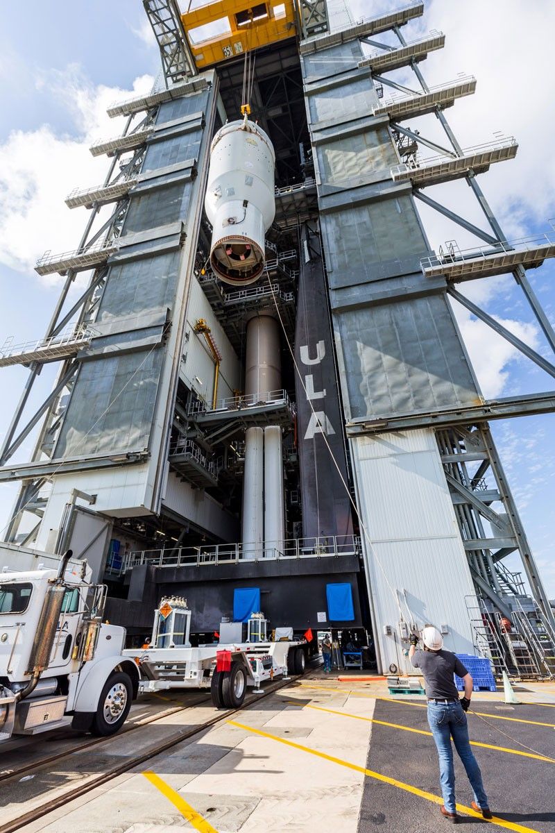 Workers hoist the Centaur upper stage atop the Atlas