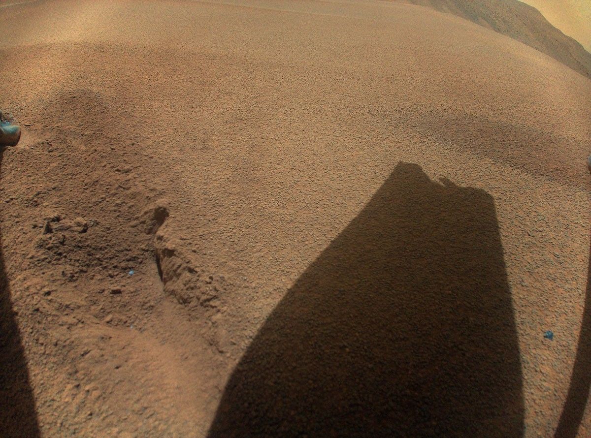 Ingenuity Spots the Shadow of its Damaged Rotor Blade