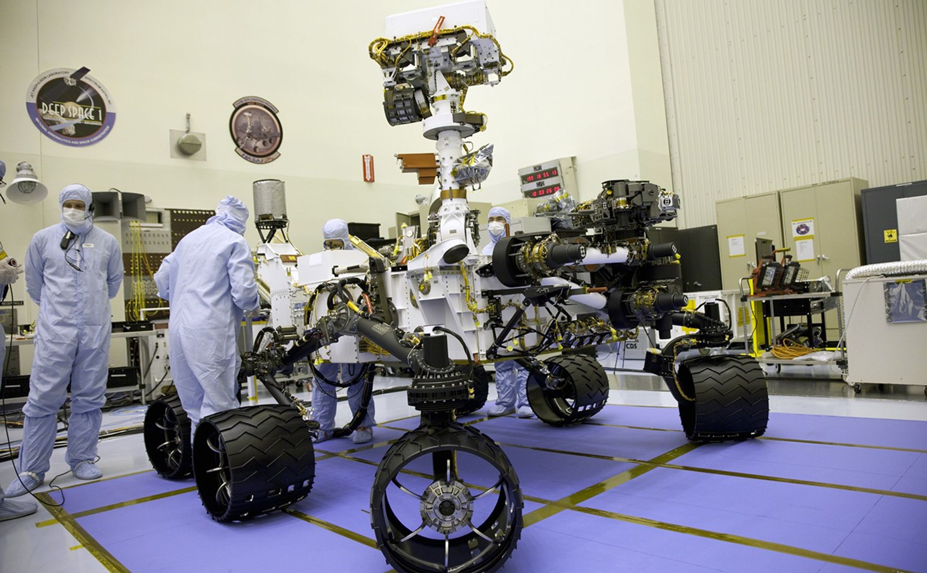 Technicians at the Payload Hazardous Servicing Facility at NASA's Kennedy Space Center in Florida, put the instrument mast and science boom on NASA's Mars Science Laboratory (MSL) rover, known as Curiosity, through a series of deployment tests.
