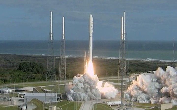 NASA's Mars Science Laboratory lifts off from Cape Canaveral Air Force Station, Fla.