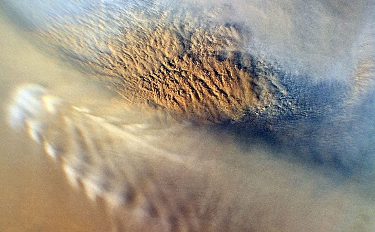 This close-up image of a dust storm on Mars was acquired by the Mars Color Imager instrument on NASA's Mars Reconnaissance Orbiter on Nov. 7, 2007.