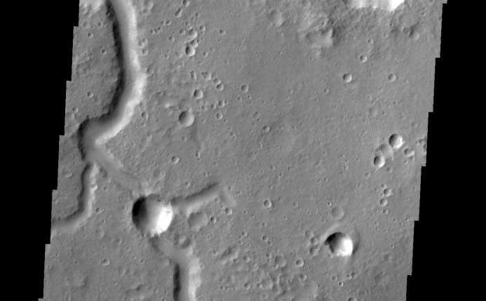 This unnamed channel is located in Xanthe Terra.
